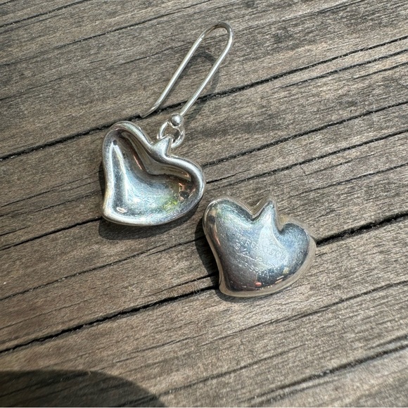 Pre-owned Tiffany & Co. Elsa Peretti Concave Carved Heart Hook Silver Earrings - Picture 1 of 3